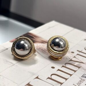 Gold Vintage Clip On Earrings ❣️